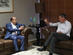 Eduardo Riedel viaja à Alemanha e Barbosinha assume governo de MS