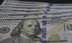 Dólar cai para R$ 5,87 em dia positivo para países emergentes