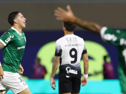 Em noite de uruguaios, Palmeiras domina jogo e vence Corinthians por 2 a 0
