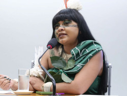 Célia Xakriabá pede que PF investigue violência em marcha indígena