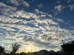 Dia começa nublado e com sol, mas chuva chega ainda pela manhã em Dourados