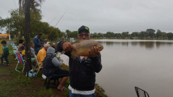 Primeiro a chegar, primeiro a pescar: Nilson inaugura manhã no Parque Antenor Martins