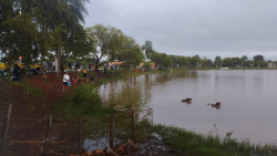 Com pesca liberada, Dourados tem parque lotado no primeiro dia da Festa da Páscoa