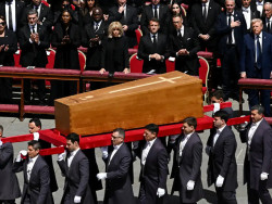 Corpo de papa Francisco é sepultado na Basílica de Santa Maria Maior