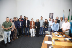 Em reunião com secretário estadual, vereadores discutem melhorias para saúde