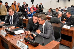 Projeto que estabelece atenção às mães atípicas passa em 1ª na Assembleia