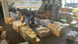 Polícia investiga quadrilha que usa caminhões de carne para levar celulares contrabandeados