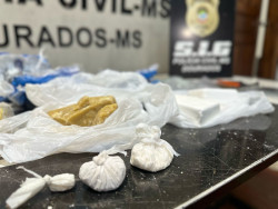 Polícia fecha ponto de venda de drogas e prende homem com cocaína em Dourados
