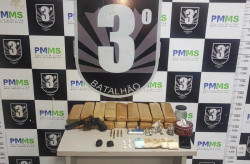 Ao atender caso de violência doméstica, PM prende dois por tráfico no Jardim Água Boa