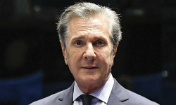 Ex-presidente Fernando Collor deixa presídio para cumprir pena em casa