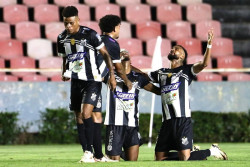 Operário vence Uberlândia de virada e desencanta na Série D do Brasileiro