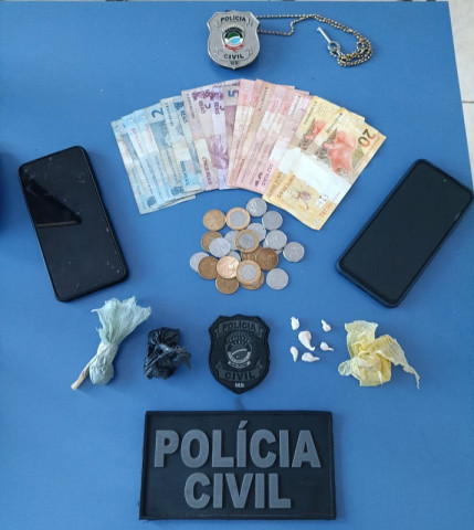 Foram apreendidas sete porções de crack, totalizando quatro gramas, e R$ 145,25 em dinheiro; Foto: Divulgação/PC