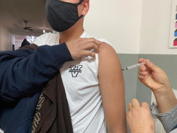 Prefeitura amplia faixa etária e vacina adolescentes a partir de 16 anos