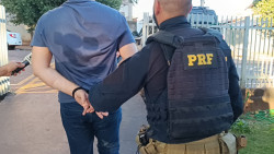 Advogado acusado de fraudes contra aposentados preso em MS é levado de avião para o Sul