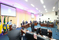 Câmara testa sessão com vereadores presentes e à distância