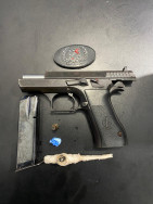 Casal é preso com papelotes de cocaína e arma de fogo na fronteira