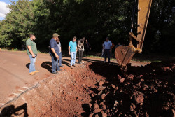 Secretaria de Obras inicia recuperação da Via Parque em Dourados