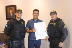 Marçal recebe medalha do DOF e convite oficial para a 2ª Corrida Águia da Fronteira