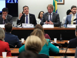 Novas regras para EAD protegem população e garantem qualidade, diz ministro