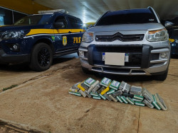 Mulher é presa pela PRF com 37 quilos de cocaína em Água Clara