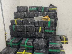 Polícia Federal e Militar apreendem 2,5 toneladas de maconha na fronteira; rapaz é preso