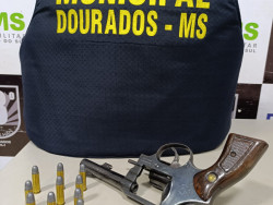Rapaz se esconde embaixo da cama da vizinha para escapar de tentativa de homicídio em Dourados