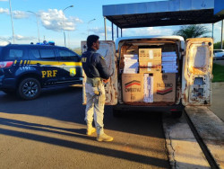 Motorista foge e abandona 25 mil maços de cigarros em rodovia de MS