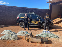 PF prende seis com 217 kg de cocaína escondidos em caminhonetes que saíram da fronteira