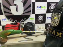Homem invade residência, tranca a vítima no quarto e foge com vários objetos