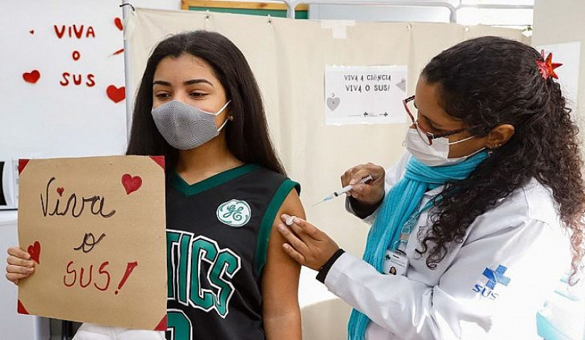 Dourados continua vacinando adolescentes (Imagem: Assecom)