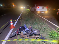 Mulher morre atropelada por Fiat Toro na BR-163; condutor foi preso pela PRF