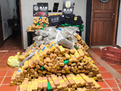 Polícia apreende uma tonelada de droga em carro abandonado próximo a Indápolis