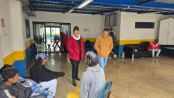 Casa da Acolhida opera com capacidade máxima para proteger do frio intenso