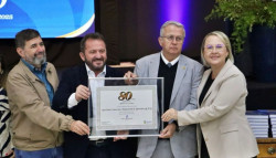 Câmara de Dourados homenageia Aced com Jubileu de Carvalho pelos seus 80 anos de história