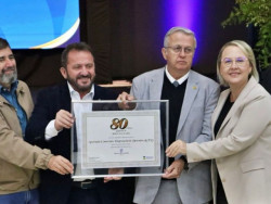 Câmara de Dourados homenageia Aced com Jubileu de Carvalho pelos seus 80 anos de história