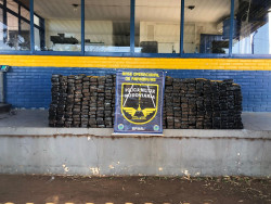 Rapaz é abandonado por amigo de infância e acaba preso com carga de maconha