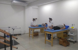 Acadêmicos de fisioterapia atendem pacientes pós-covid