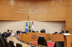 Justiça condenada enteada a indenizar madrasta por ofensas após a morte do pai