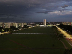 Sancionada lei que reajusta salários de servidores do Poder Executivo federal