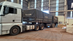 PF usa carreta bitrem para levar 30 toneladas de droga a incinerador