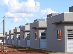 Política habitacional é impulsionada por Governo e Agehab e chega a milhares de famílias