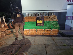 Veículo furtado no PR é apreendido com 700 quilos de drogas; motorista é preso