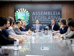 Governo apresenta aos deputados expansão da saúde e PPP para Hospital Regional da Capital