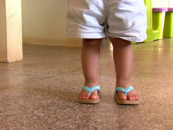 Crianças pequenas são mais expostas a riscos climáticos, mostra estudo