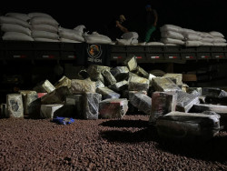 Caminhão é apreeendido próximo à oficina com 3,1 toneladas de maconha na fronteira