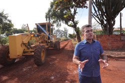 Marçal Filho lança frentes de asfalto em dois bairros em apenas 24 horas