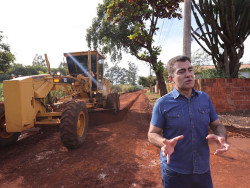 Marçal Filho lança frentes de asfalto em dois bairros em apenas 24 horas