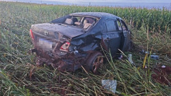 Mulher morre após capotamento de Toyota Corolla na BR-376, em Amandina