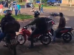 Motociclista sofre ferimentos graves após acidente com carro no centro