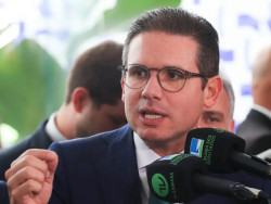 Câmara vai declarar perda do mandato de Carla Zambelli, diz Motta